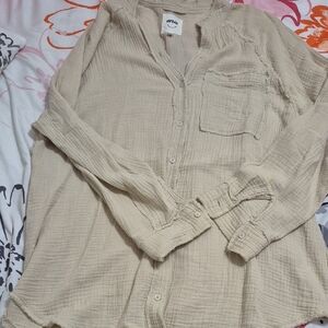 Aerie Cream Button-Up Top Size Medium